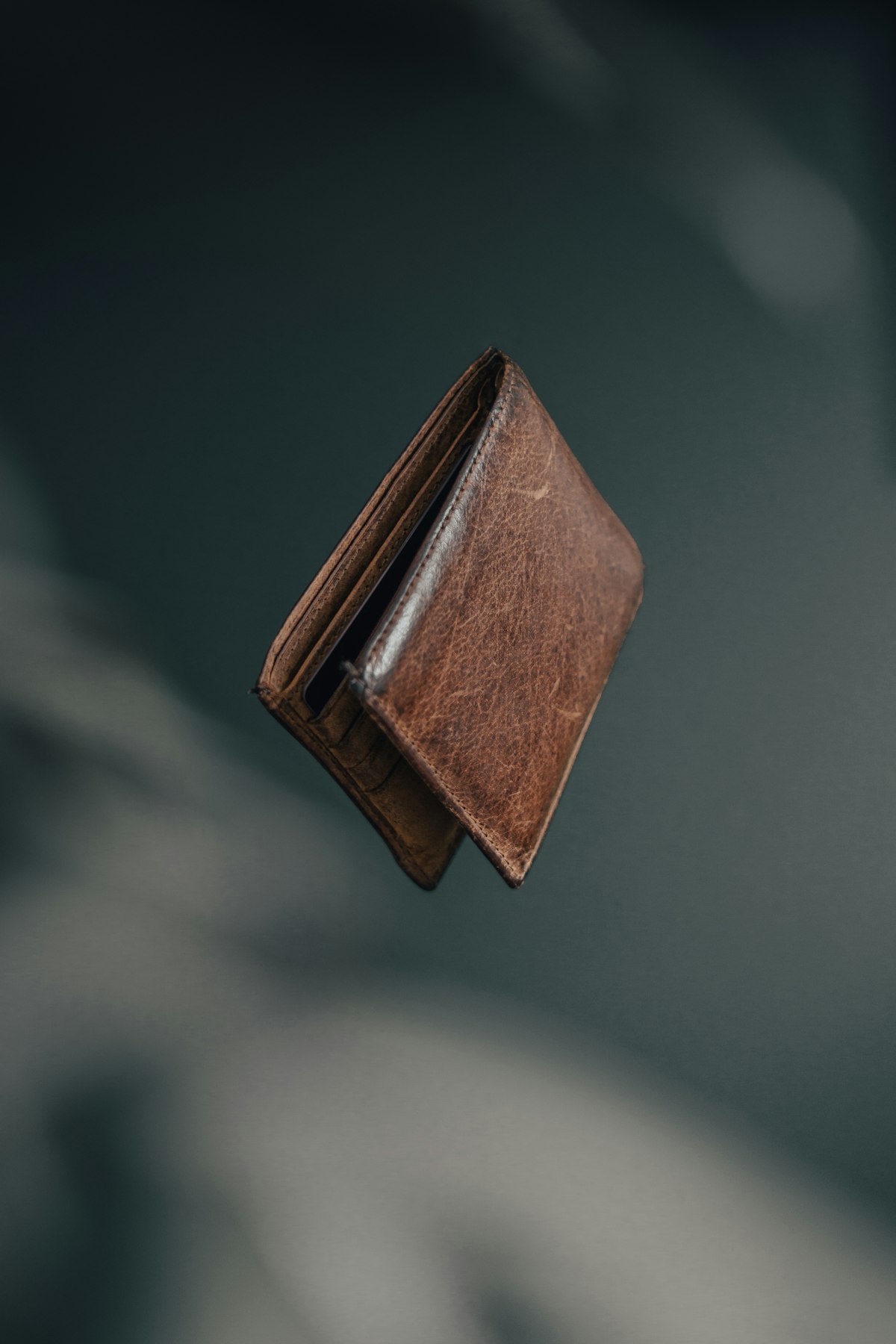 WILDTANE Executive Full-Grain Bifold Wallet