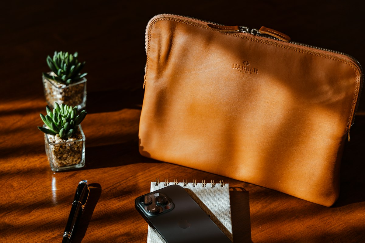 Magnetic Folio Laptop Sleeve 15-16"