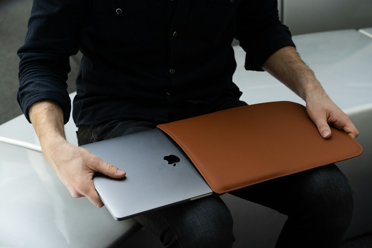 Saddle Tan Full-Grain Leather Laptop Sleeve (14"/16")