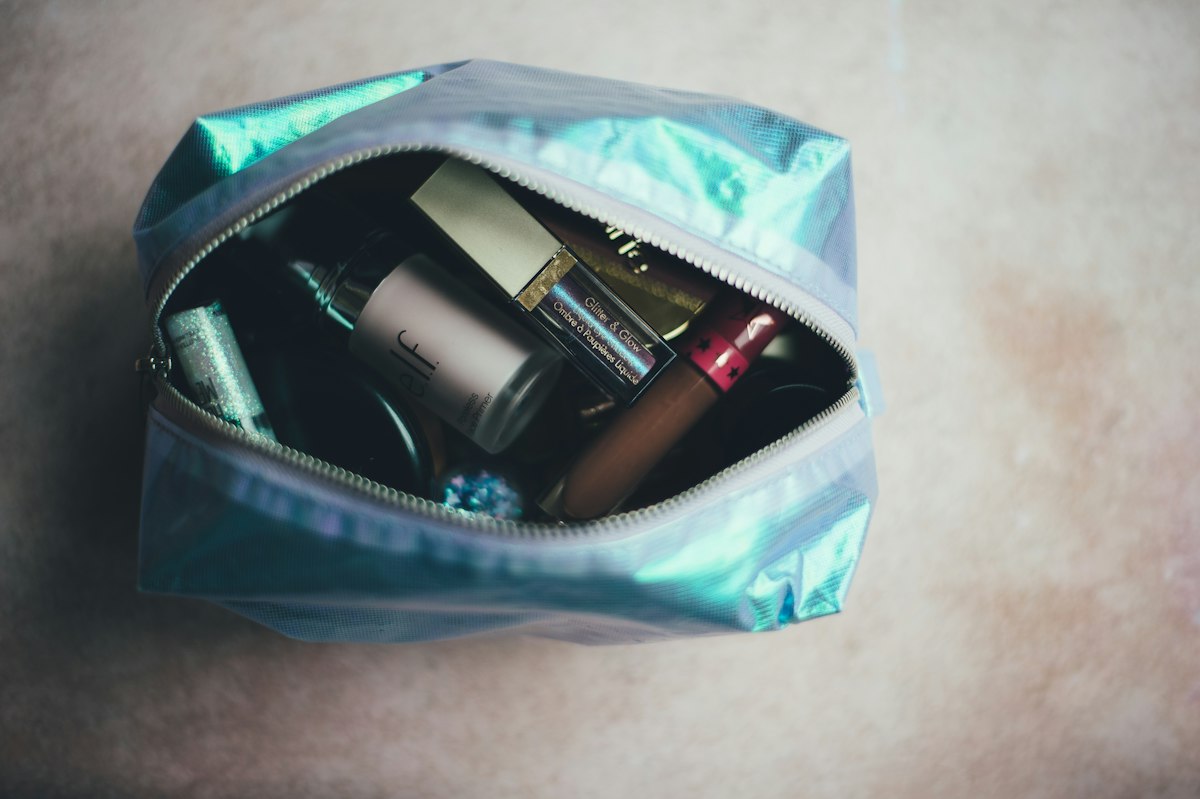 Aqua Hanging Wash Bag